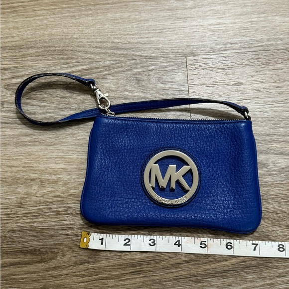 MICHAEL KORS FULTON TopZip Leather Wristlet - Picture 4 of 15